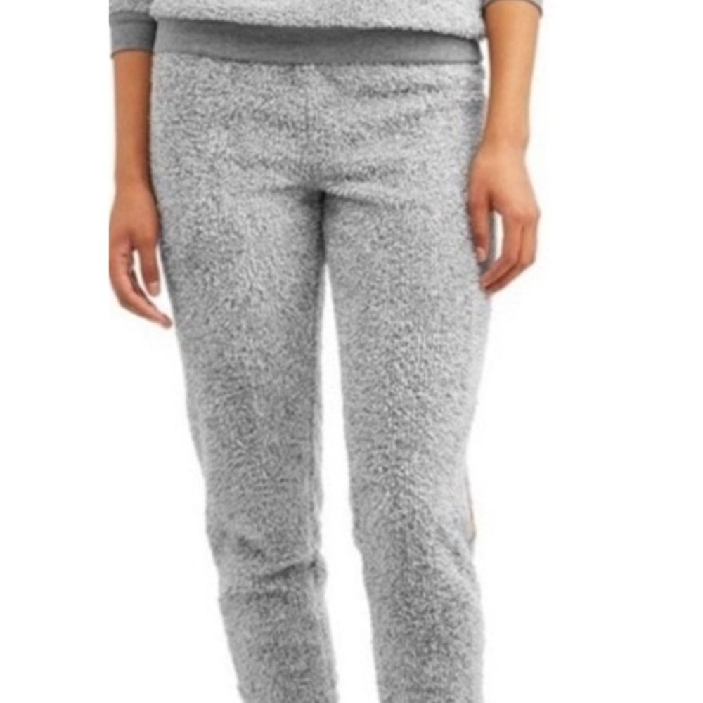 Secret Treasure Women’s SweatPant Gray With A Golden Line.